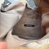 Bolso de mano triangular
