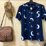 Camisa de manga corta para hombre con estampado Shibori teñido de índigo