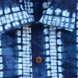Camisa de manga corta para hombre con estampado Shibori teñido de índigo