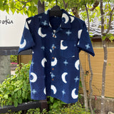 Camisa de manga corta para hombre con estampado Shibori teñido de índigo