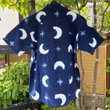 Camisa de manga corta para hombre con estampado Shibori teñido de índigo