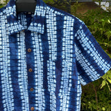 Camisa de manga corta para hombre con estampado Shibori teñido de índigo