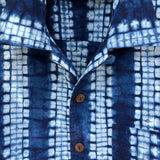 Camisa de manga corta para hombre con estampado Shibori teñido de índigo