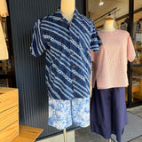 Camisa de manga corta para hombre con estampado Shibori teñido de índigo